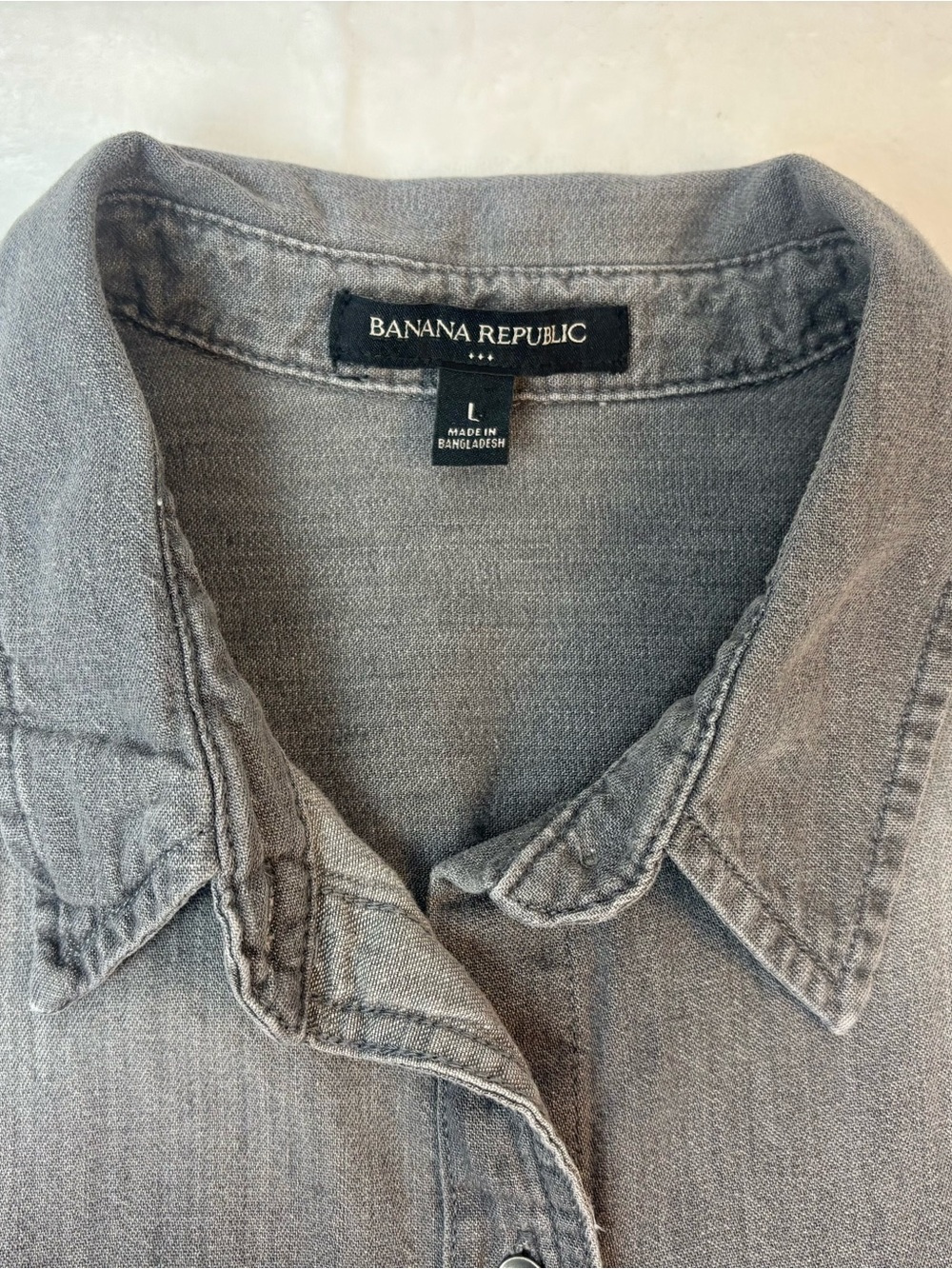 Banana Republic Gray Chambray Button-Down Shirt | Women’s Large